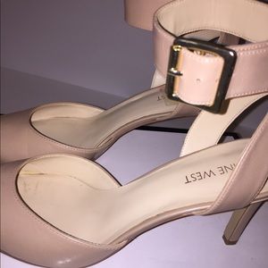 Nine West  light natural pumps